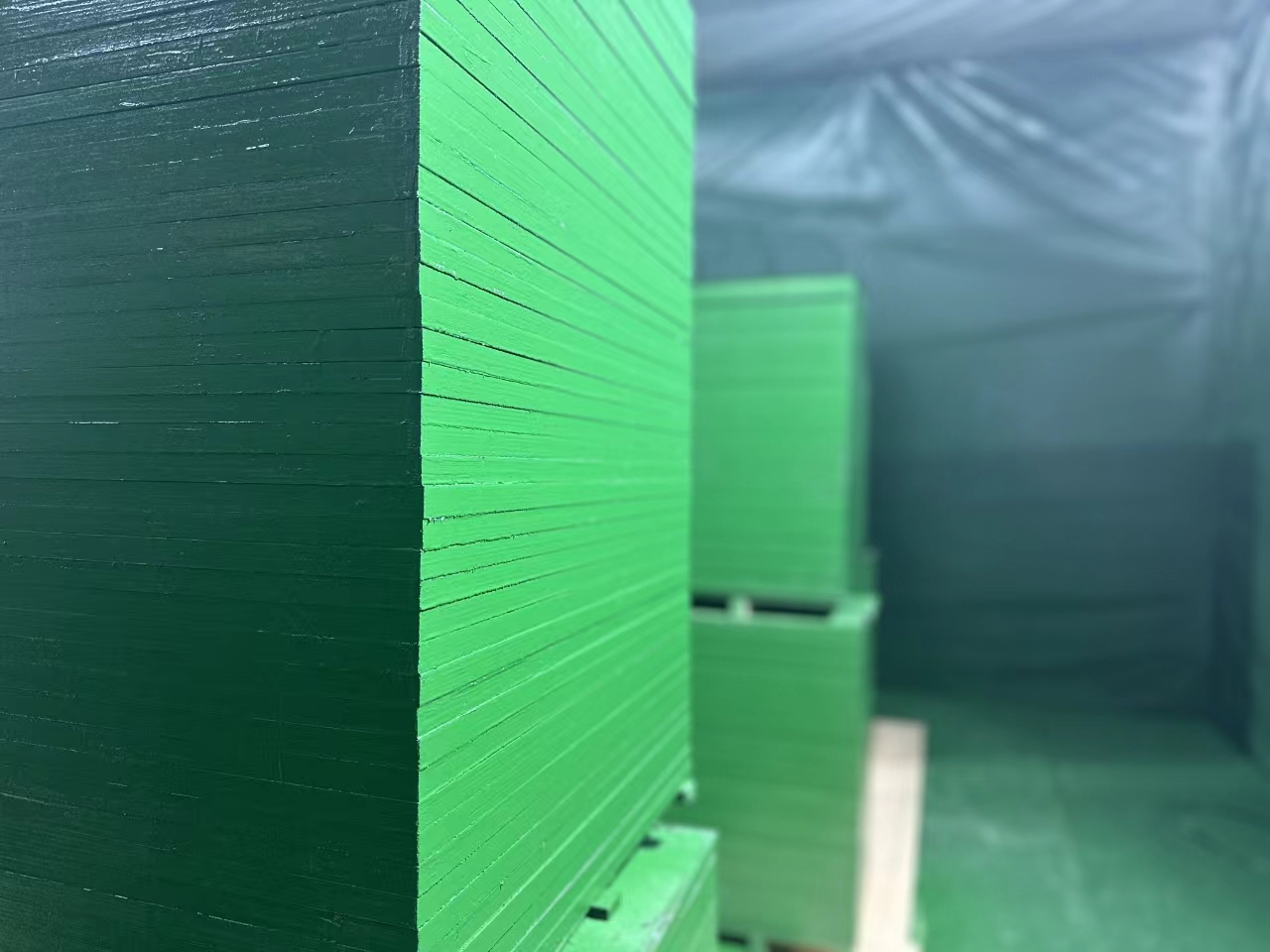 Inspecting/Packing - Plastic Plywood